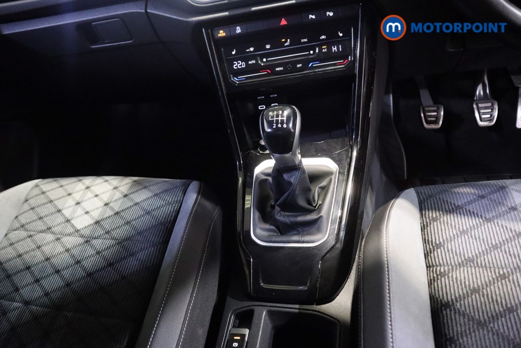 Volkswagen T-Roc R-Line Manual Petrol SUV - Stock Number (1612813) - 6th supplementary image