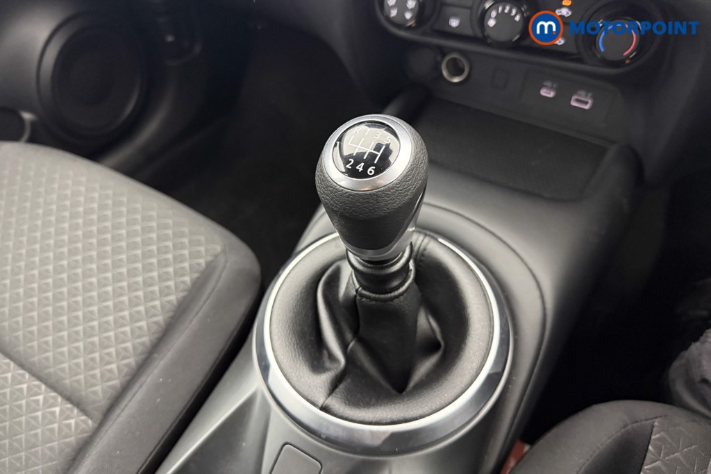 Nissan Juke Acenta Premium Manual Petrol SUV - Stock Number (1618543) - 4th supplementary image