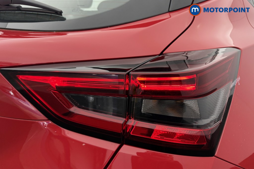 Nissan Juke Acenta Premium Manual Petrol SUV - Stock Number (1618543) - 15th supplementary image