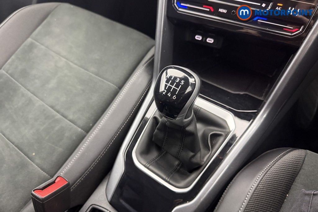 Volkswagen T-Roc Style Manual Petrol SUV - Stock Number (1619725) - 4th supplementary image