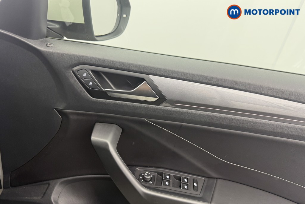 Volkswagen T-Roc Style Manual Petrol SUV - Stock Number (1619725) - 9th supplementary image
