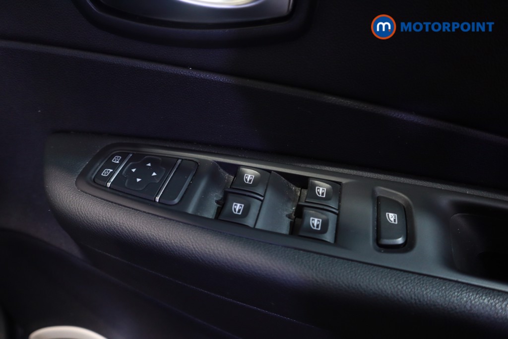 Renault Captur Play Manual Petrol SUV - Stock Number (1622268) - 3rd supplementary image