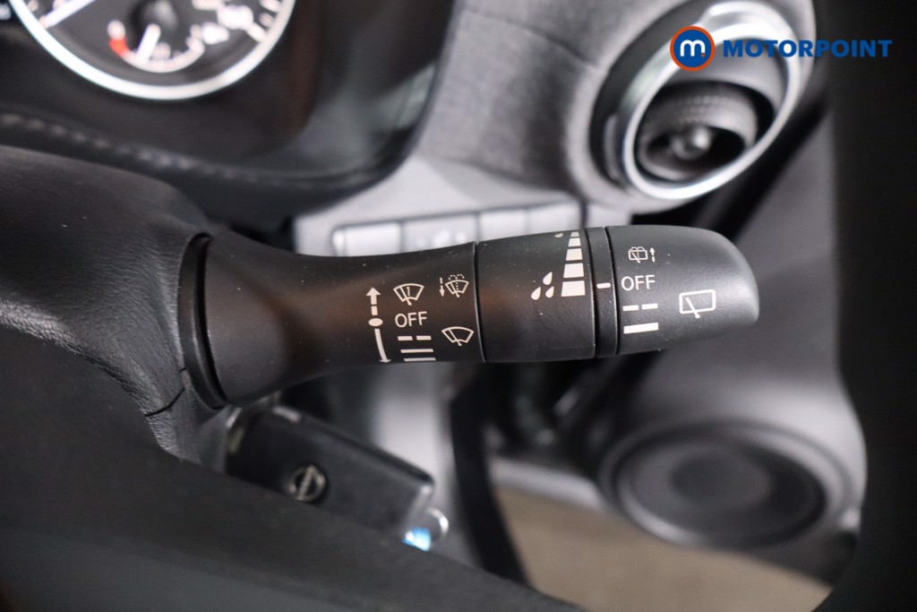 Nissan Juke Acenta Premium Manual Petrol SUV - Stock Number (1623237) - 15th supplementary image