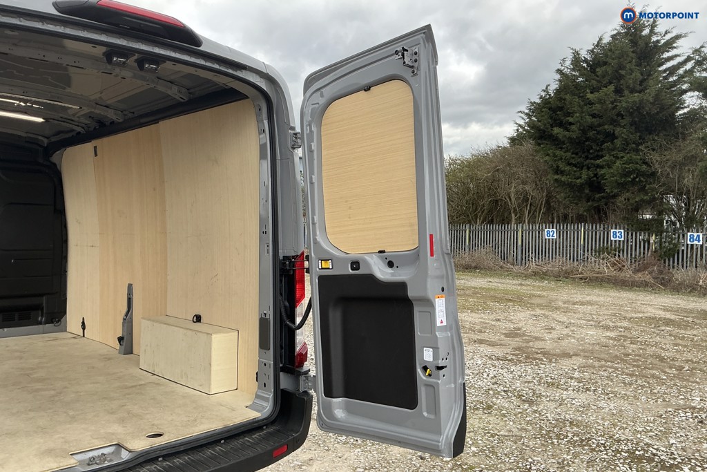 Ford Transit Limited Automatic Diesel Medium Roof Van - Stock Number (1607443) - 2nd supplementary image