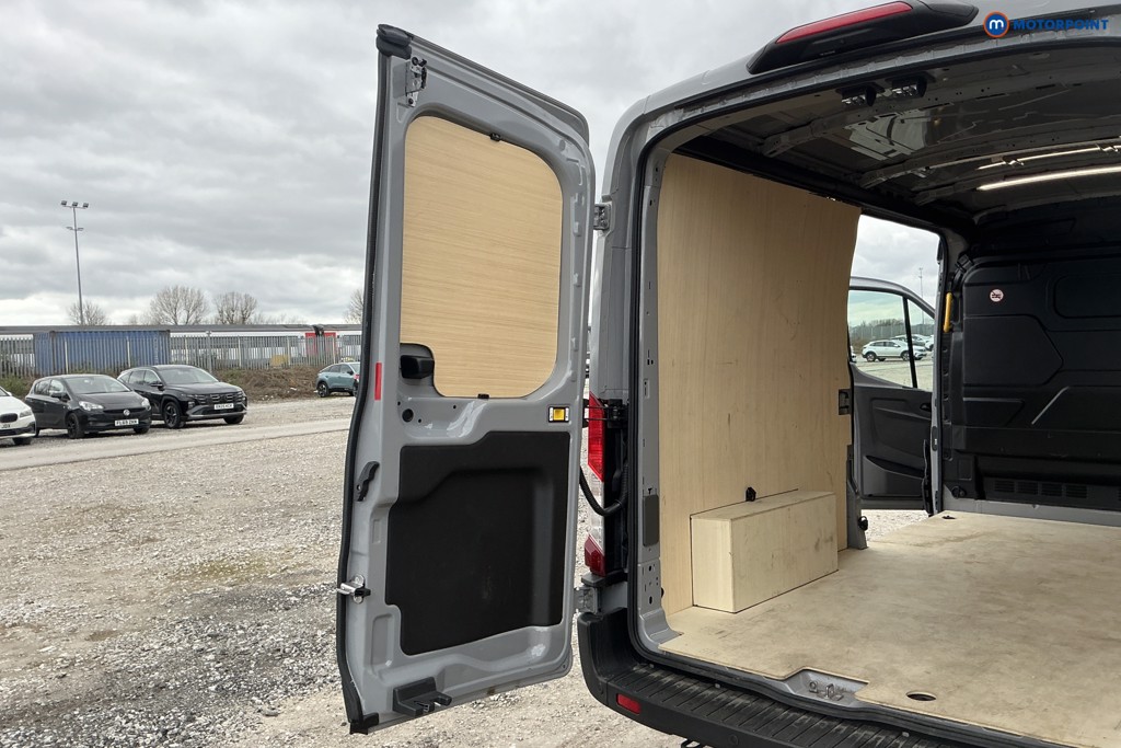 Ford Transit Limited Automatic Diesel Medium Roof Van - Stock Number (1607443) - 3rd supplementary image