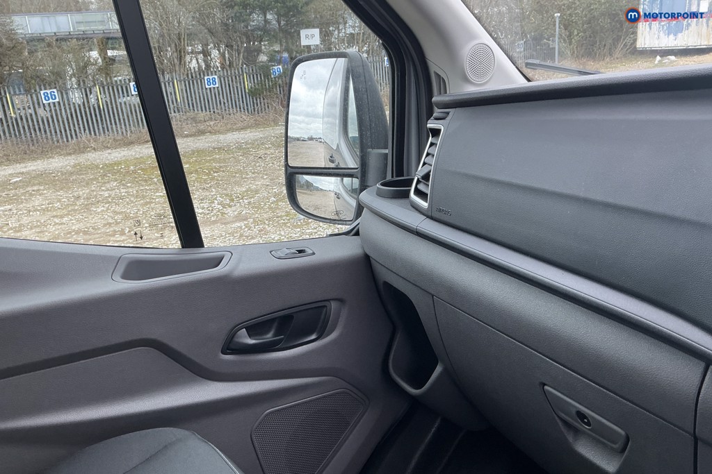 Ford Transit Limited Automatic Diesel Medium Roof Van - Stock Number (1607443) - 14th supplementary image