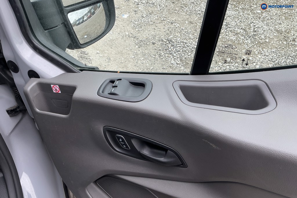 Ford Transit Limited Automatic Diesel Medium Roof Van - Stock Number (1607443) - 25th supplementary image