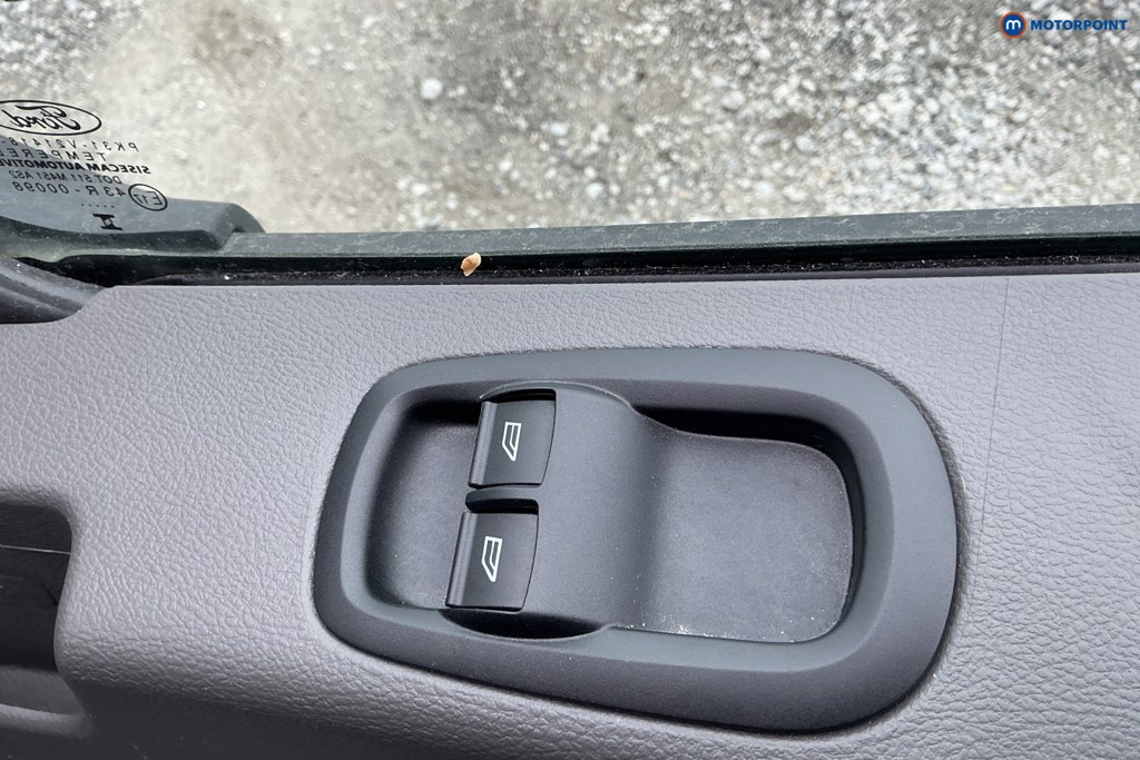 Ford Transit Limited Automatic Diesel Medium Roof Van - Stock Number (1607443) - 26th supplementary image