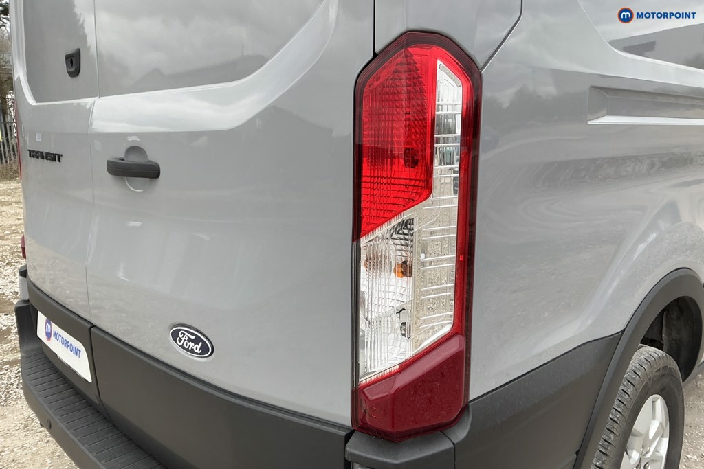 Ford Transit Limited Automatic Diesel Medium Roof Van - Stock Number (1607443) - 29th supplementary image