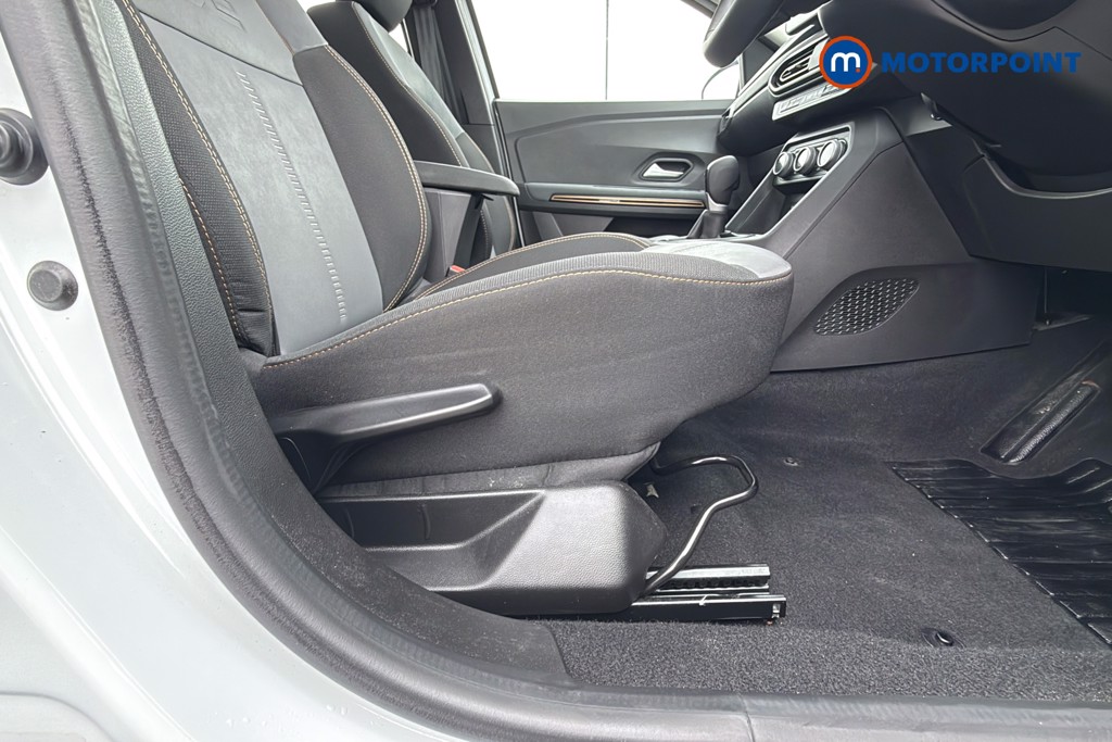 Dacia Sandero Stepway Extreme Automatic Petrol Hatchback - Stock Number (1617379) - 25th supplementary image