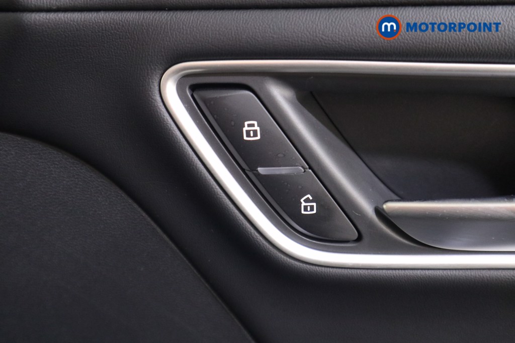 Mg Motor Uk ZS Trophy Automatic Petrol-Electric Hybrid SUV - Stock Number (1617671) - 13th supplementary image