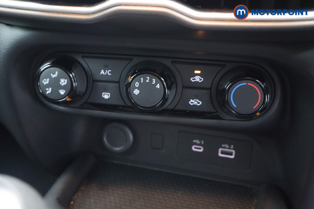 Nissan Juke Acenta Premium Manual Petrol SUV - Stock Number (1618521) - 4th supplementary image