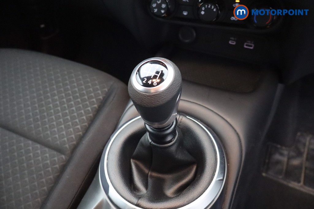 Nissan Juke Acenta Premium Manual Petrol SUV - Stock Number (1618521) - 5th supplementary image