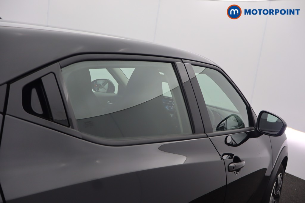 Nissan Juke Acenta Premium Manual Petrol SUV - Stock Number (1618521) - 17th supplementary image