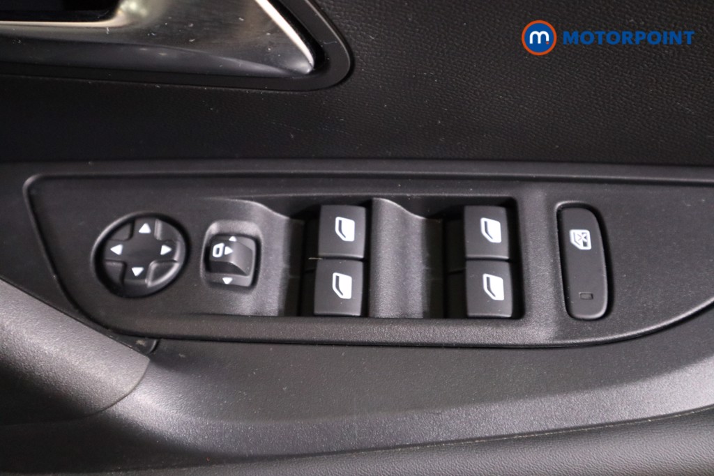Peugeot 2008 Allure Manual Petrol SUV - Stock Number (1618974) - 16th supplementary image