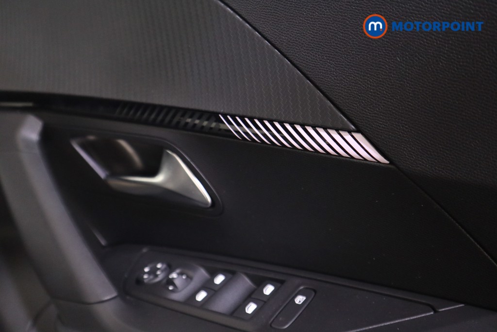 Peugeot 2008 Allure Manual Petrol SUV - Stock Number (1618974) - 17th supplementary image
