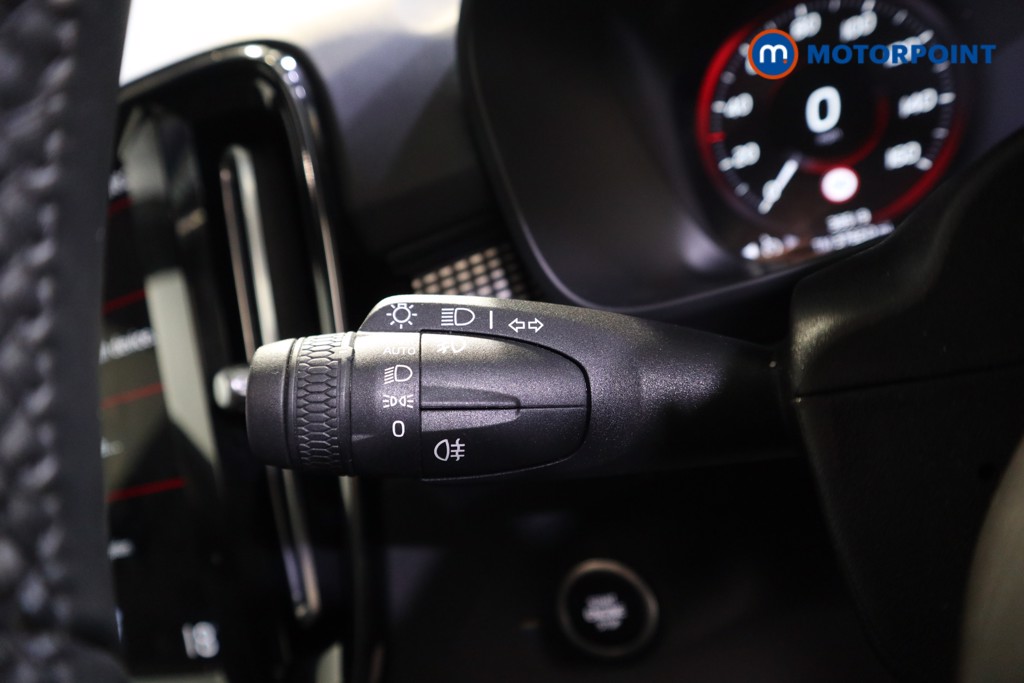 Volvo Xc40 R Design Automatic Petrol SUV - Stock Number (1619021) - 2nd supplementary image