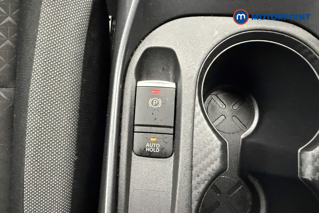 Nissan Juke N-Connecta Manual Petrol SUV - Stock Number (1621860) - 17th supplementary image