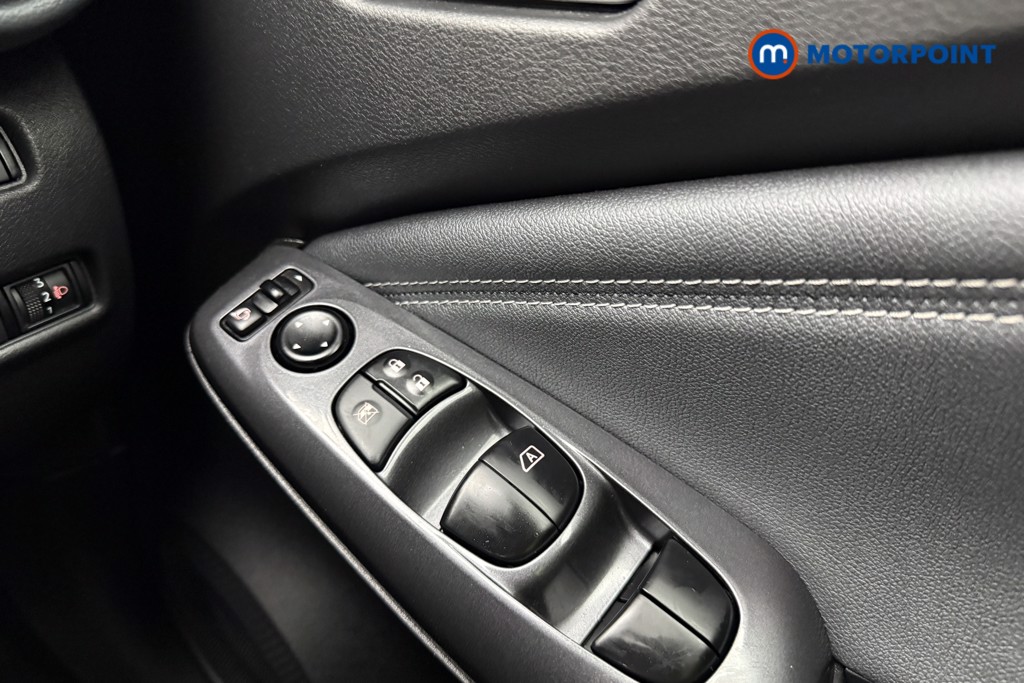 Nissan Juke N-Connecta Manual Petrol SUV - Stock Number (1621860) - 18th supplementary image