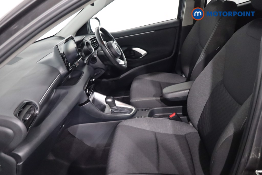 Toyota Yaris Design Automatic Petrol-Electric Hybrid Hatchback - Stock Number (1622531) - 4th supplementary image