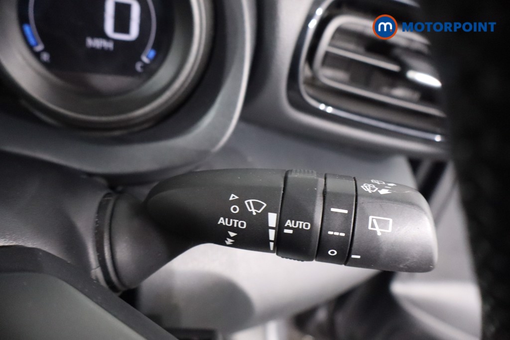 Toyota Yaris Design Automatic Petrol-Electric Hybrid Hatchback - Stock Number (1622531) - 16th supplementary image