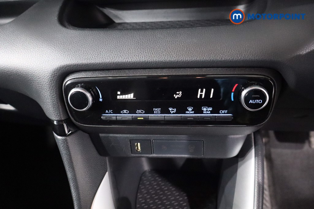 Toyota Yaris Design Automatic Petrol-Electric Hybrid Hatchback - Stock Number (1622531) - 19th supplementary image