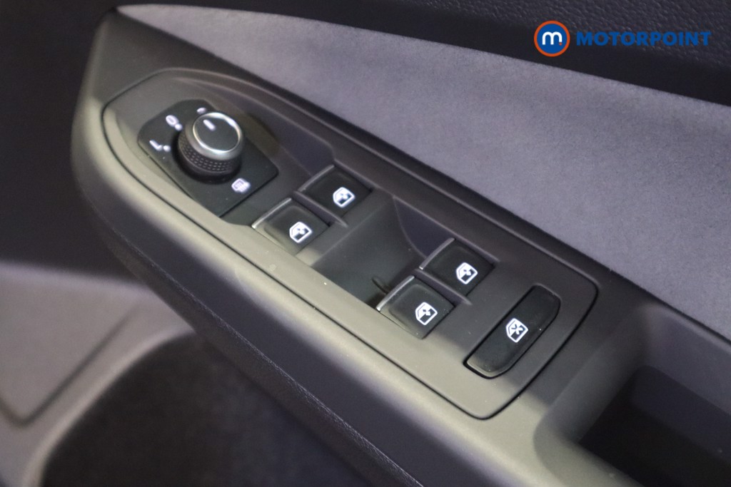 Volkswagen Golf R-Line Automatic Petrol Hatchback - Stock Number (1624901) - 13th supplementary image