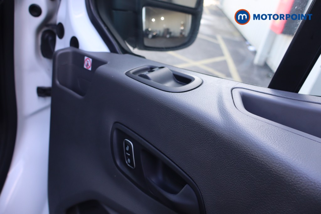 Ford Transit Limited Automatic Diesel Medium Roof Van - Stock Number (1611445) - 22nd supplementary image