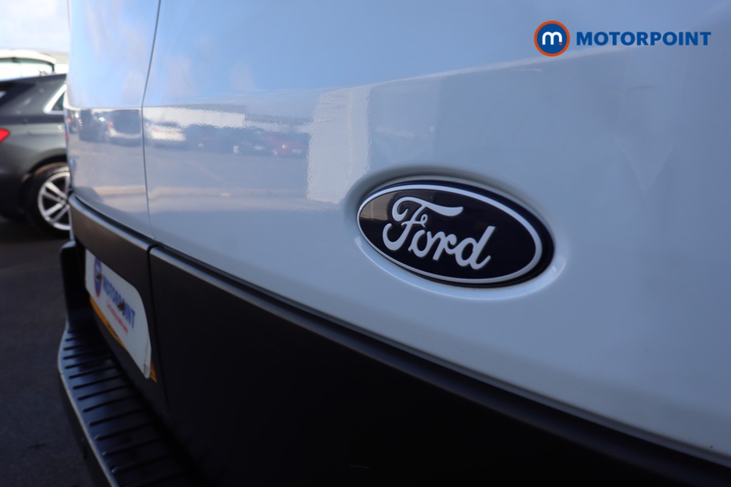 Ford Transit Limited Automatic Diesel Medium Roof Van - Stock Number (1611445) - 32nd supplementary image