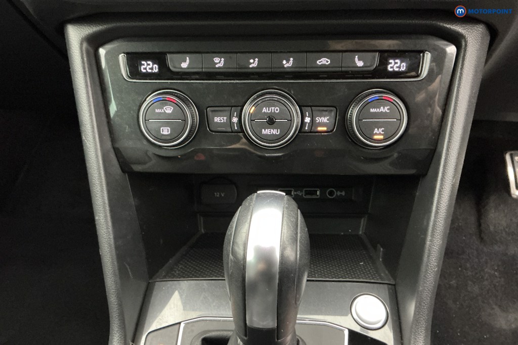 Volkswagen Tiguan R-Line Tech Automatic Petrol SUV - Stock Number (1612136) - 22nd supplementary image