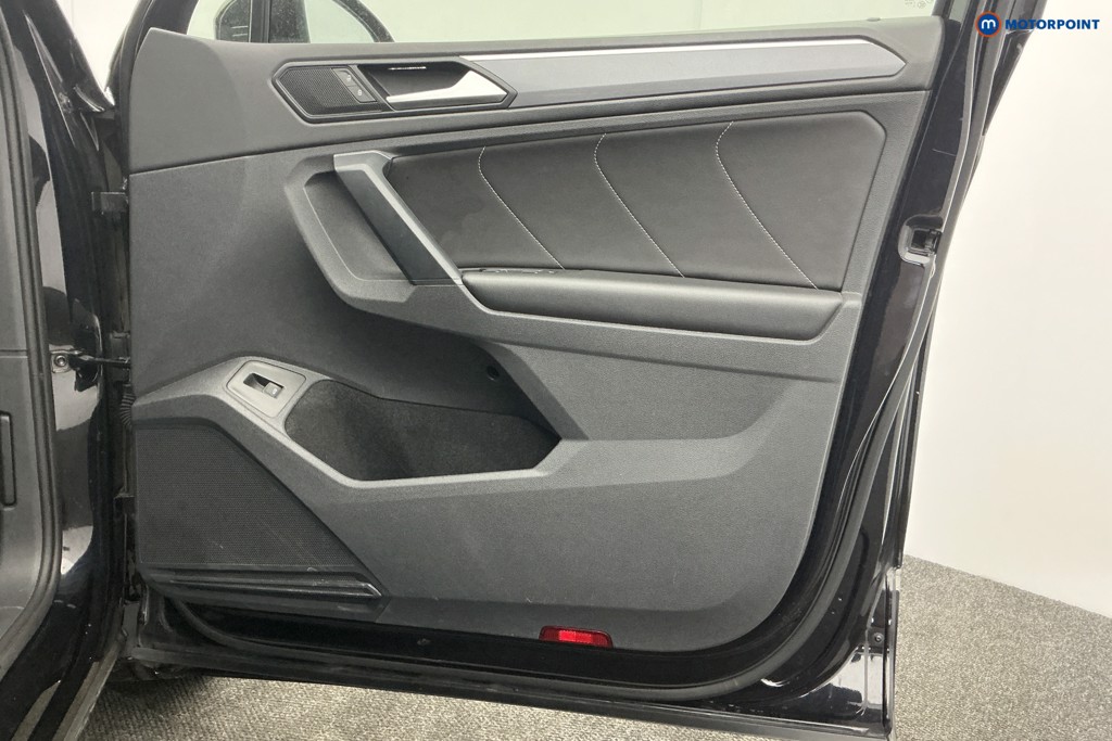 Volkswagen Tiguan R-Line Tech Automatic Petrol SUV - Stock Number (1612136) - 27th supplementary image
