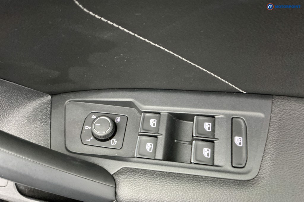 Volkswagen Tiguan R-Line Tech Automatic Petrol SUV - Stock Number (1612136) - 28th supplementary image