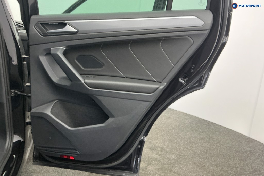 Volkswagen Tiguan R-Line Tech Automatic Petrol SUV - Stock Number (1612136) - 31st supplementary image