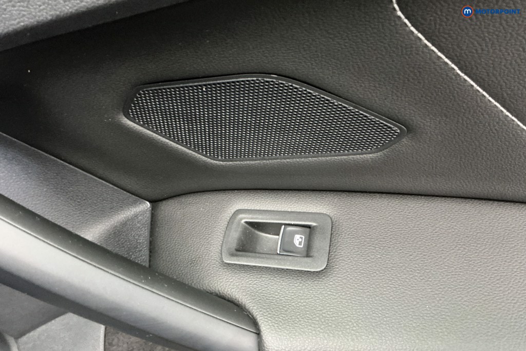 Volkswagen Tiguan R-Line Tech Automatic Petrol SUV - Stock Number (1612136) - 32nd supplementary image