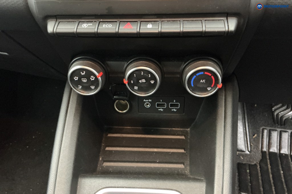 Renault Clio Iconic Manual Petrol Hatchback - Stock Number (1613894) - 18th supplementary image