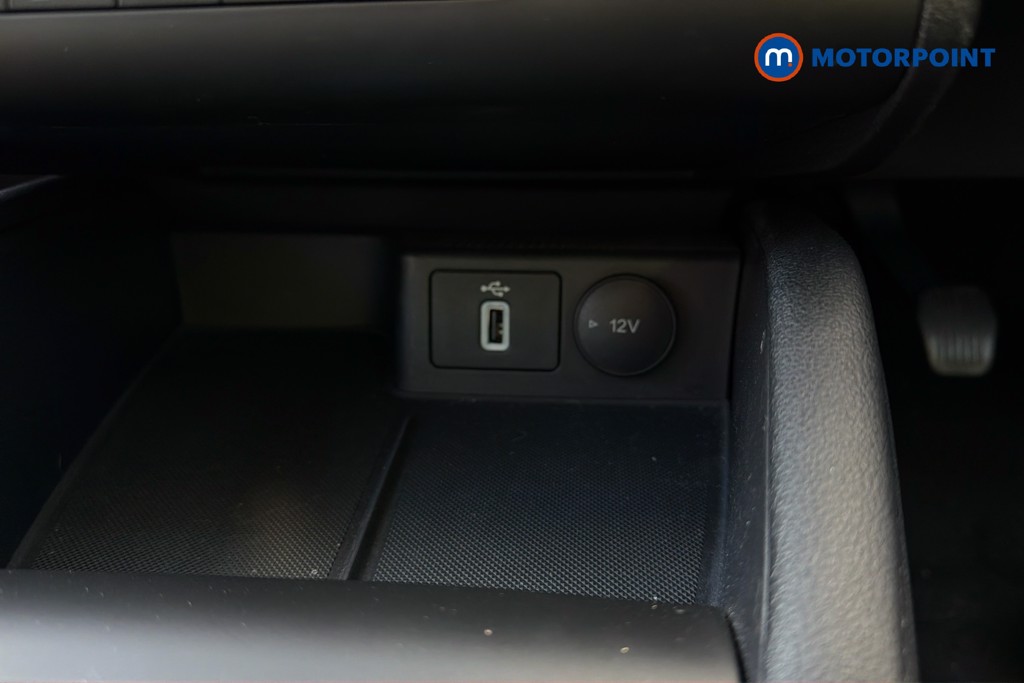 Ford Focus Titanium Manual Petrol Hatchback - Stock Number (1615246) - 17th supplementary image