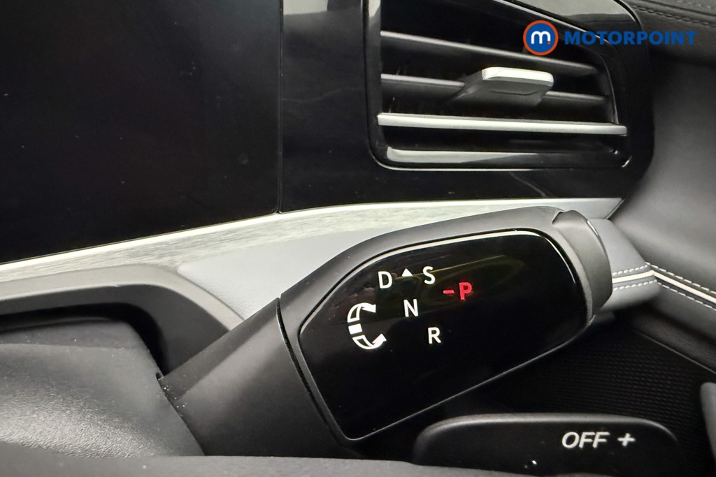 Volkswagen Passat Life Automatic Petrol Plug-In Hybrid Estate - Stock Number (1619225) - 7th supplementary image