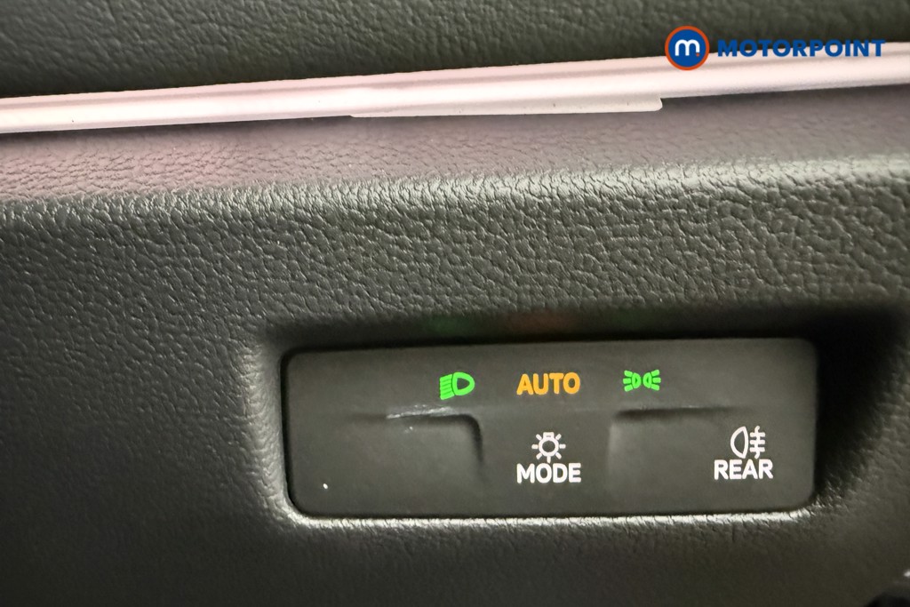 Volkswagen Passat Life Automatic Petrol Plug-In Hybrid Estate - Stock Number (1619225) - 17th supplementary image