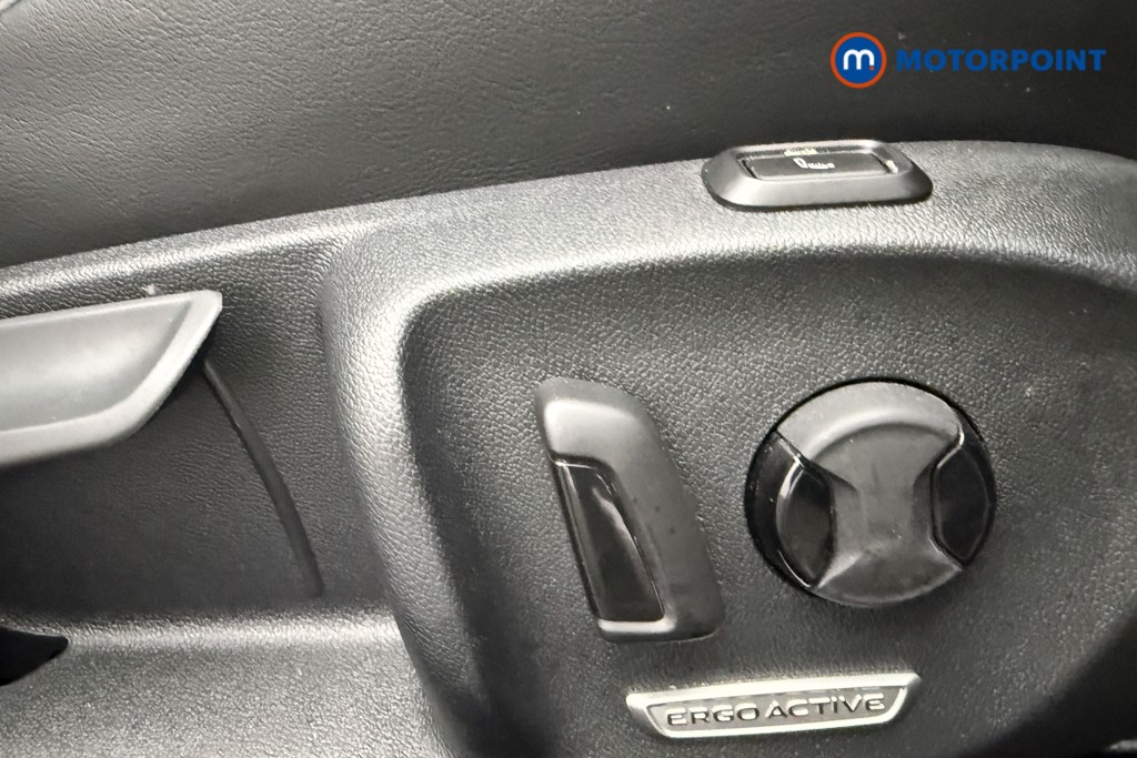 Volkswagen Passat Life Automatic Petrol Plug-In Hybrid Estate - Stock Number (1619225) - 18th supplementary image