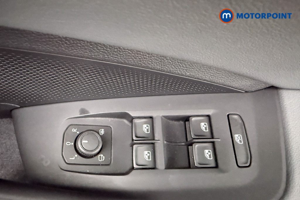 Volkswagen Passat Life Automatic Petrol Plug-In Hybrid Estate - Stock Number (1619225) - 21st supplementary image