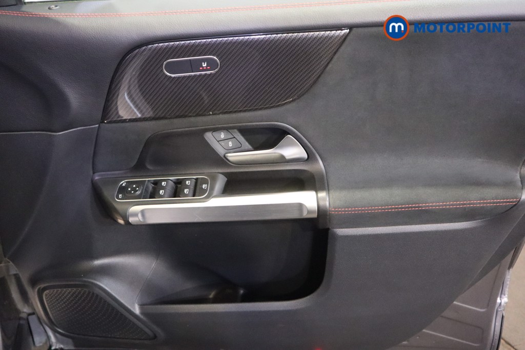 Mercedes-Benz GLB Amg Line Automatic Petrol SUV - Stock Number (1620396) - 13th supplementary image