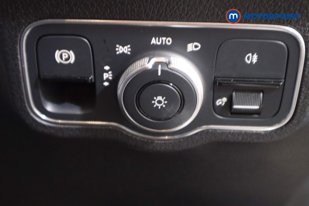 Mercedes-Benz GLB Amg Line Automatic Petrol SUV - Stock Number (1620396) - 17th supplementary image