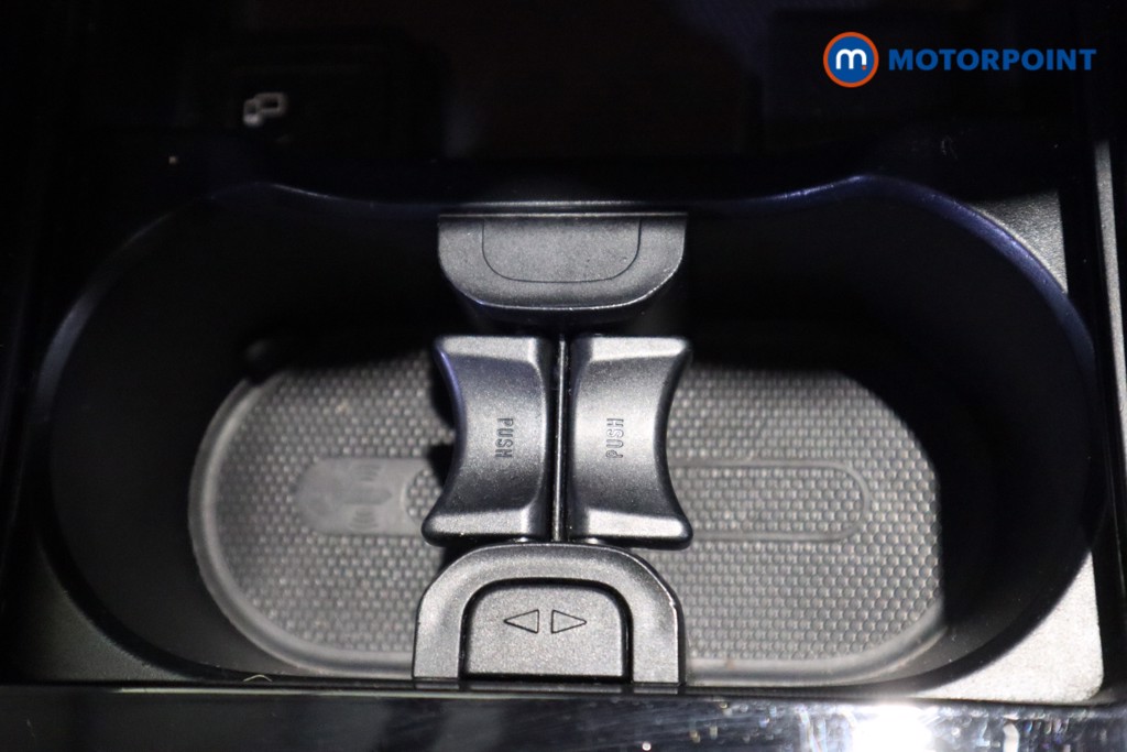 Mercedes-Benz GLB Amg Line Automatic Petrol SUV - Stock Number (1620396) - 23rd supplementary image