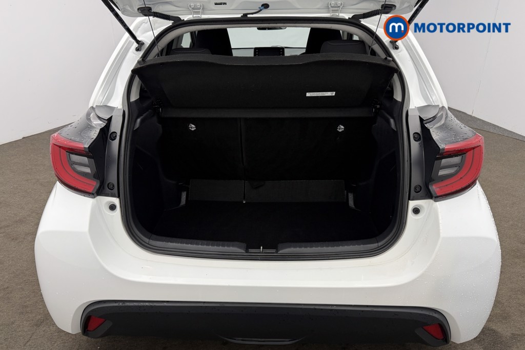 Toyota Yaris Design Automatic Petrol-Electric Hybrid Hatchback - Stock Number (1622027) - 5th supplementary image