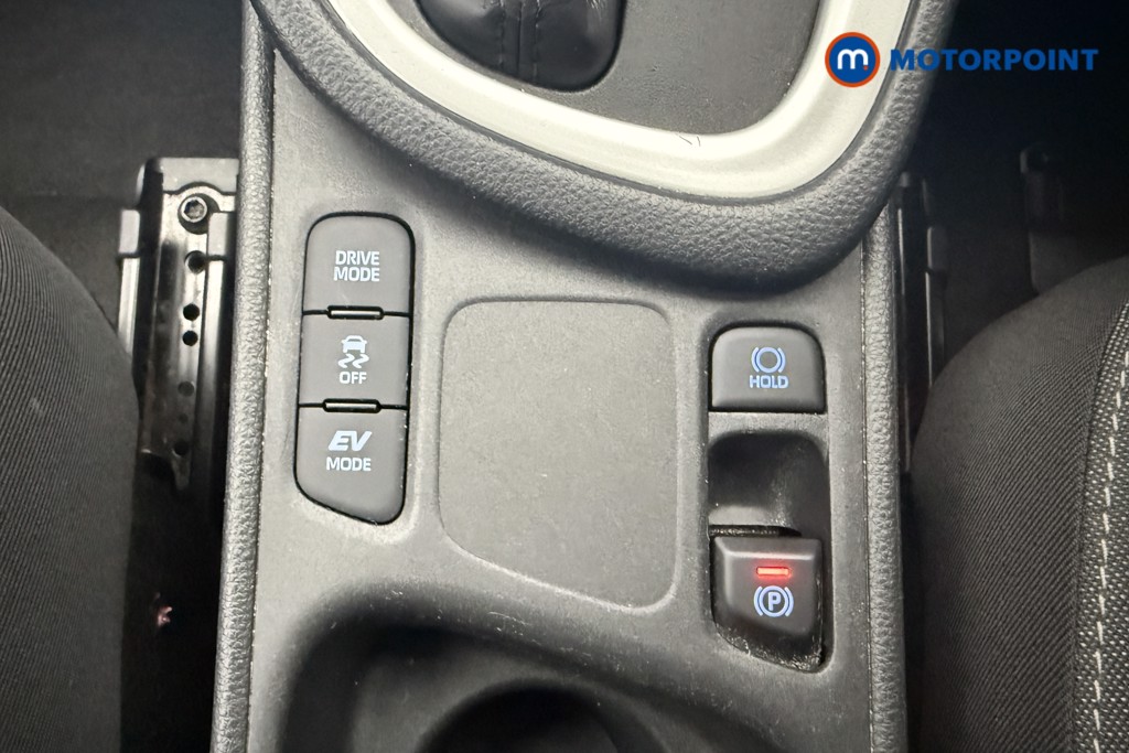 Toyota Yaris Design Automatic Petrol-Electric Hybrid Hatchback - Stock Number (1622027) - 16th supplementary image