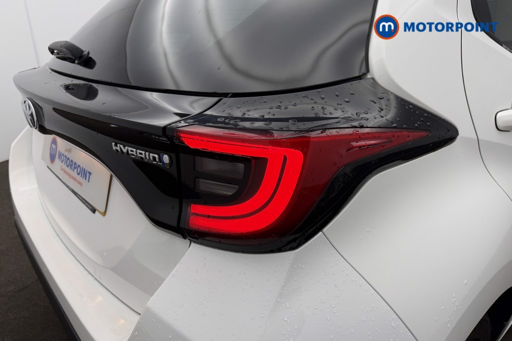 Toyota Yaris Design Automatic Petrol-Electric Hybrid Hatchback - Stock Number (1622027) - 18th supplementary image