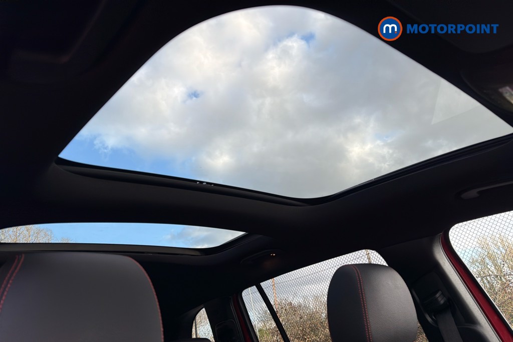 Mercedes-Benz GLB Amg Line Automatic Petrol SUV - Stock Number (1624187) - 32nd supplementary image