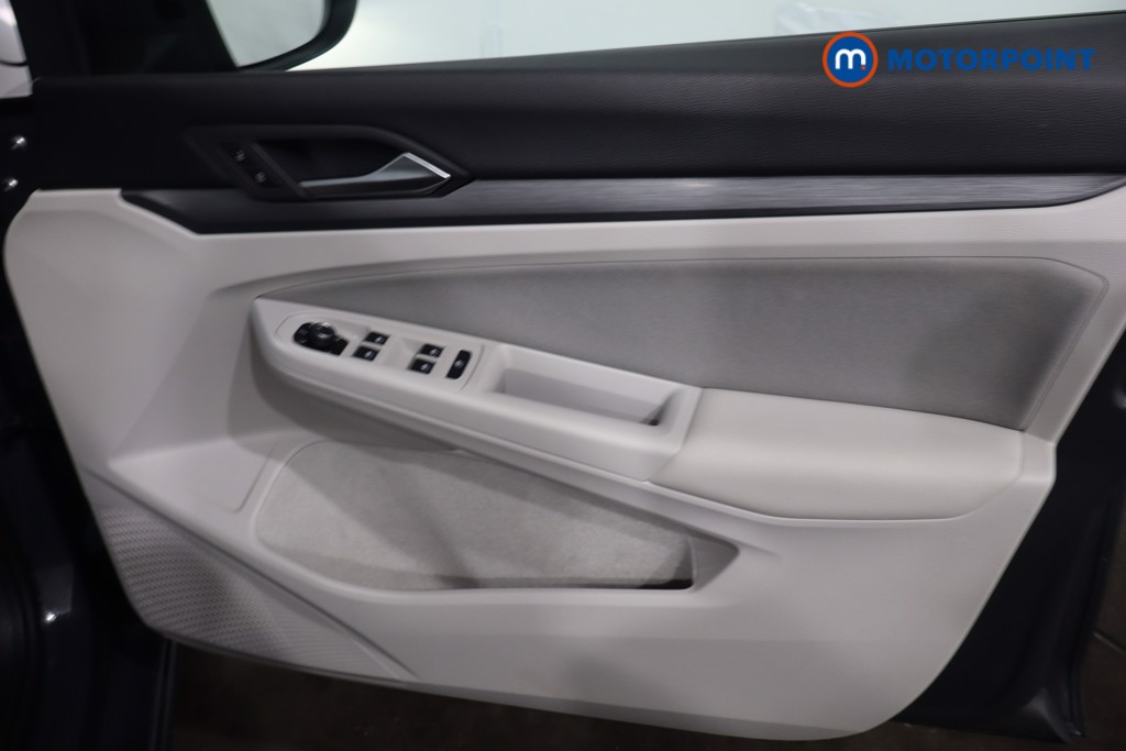 Volkswagen Golf Style Manual Diesel Hatchback - Stock Number (1588032) - 25th supplementary image