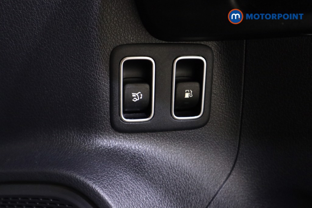 Mercedes-Benz GLA Exclusive Edition Automatic Petrol Plug-In Hybrid SUV - Stock Number (1595784) - 18th supplementary image