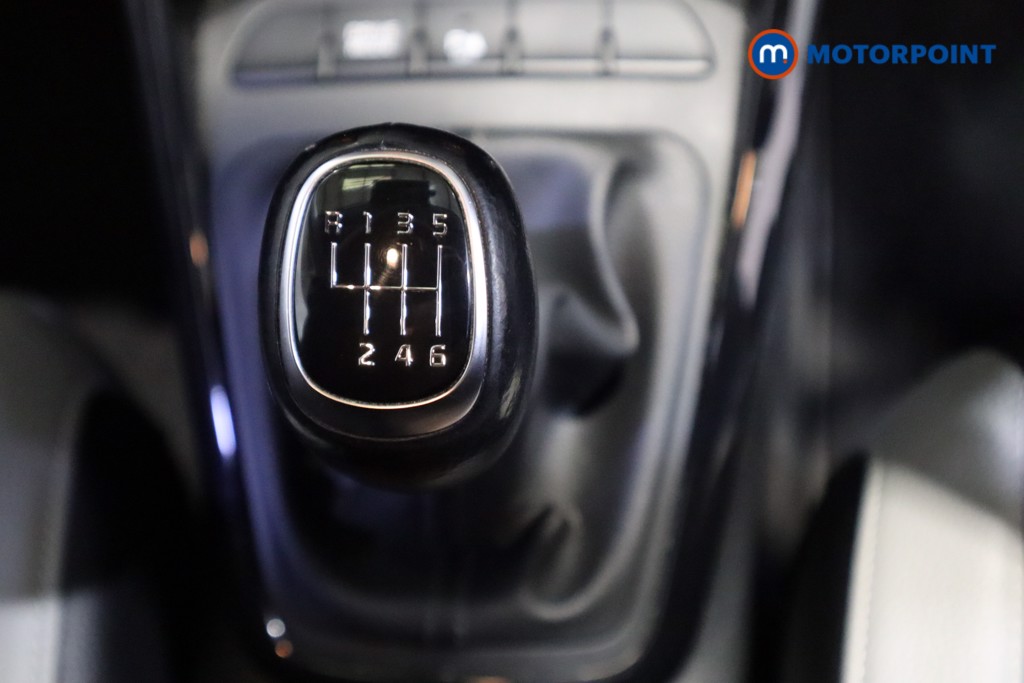 KIA Stonic Connect Manual Petrol SUV - Stock Number (1614020) - 5th supplementary image